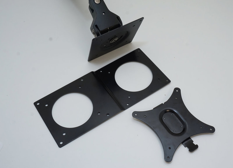 モニターアームの先端とピボットプレートの間に、VESAマウント増設プレートを挟み込むようにして設置する