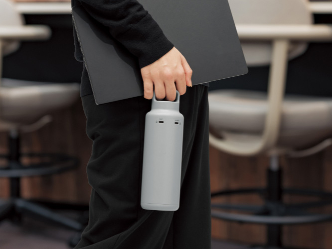 上部には取っ手を装備