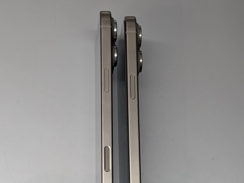 右側面。新たにカメラコントロールが追加された