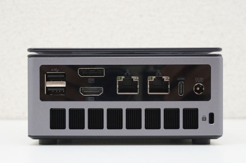 搭載CPUの世代はちょっと古いが、ディスプレイ出力ポートが充実しているNucBox M7