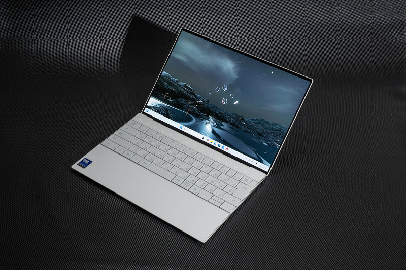 デル・テクノロジーズ「XPS 13」