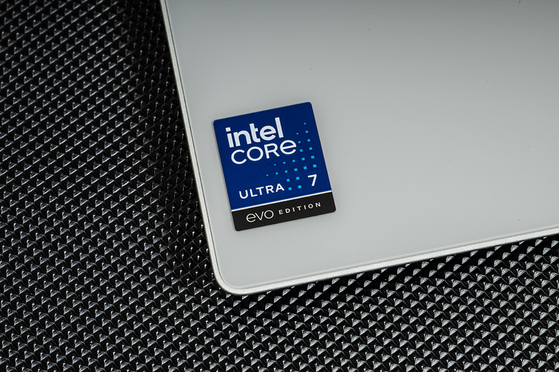 インテル® Core™ Ultra 7プロセッサー258Vを搭載するインテルEvoエディション認定モデル