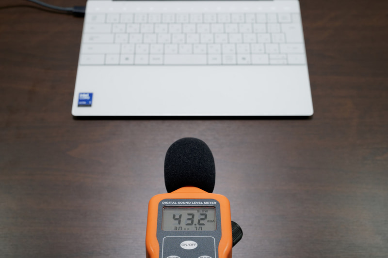 「超高パフォーマンス」ではそれなりにファンノイズが大きくなるものの、耳障りではない低周波