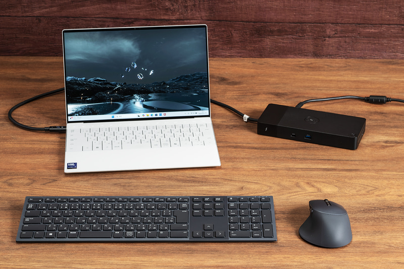 Type-Cケーブル1本をつなぐだけで大画面モニターや周辺機器、有線ネットワークなどをすぐに使えるようになる