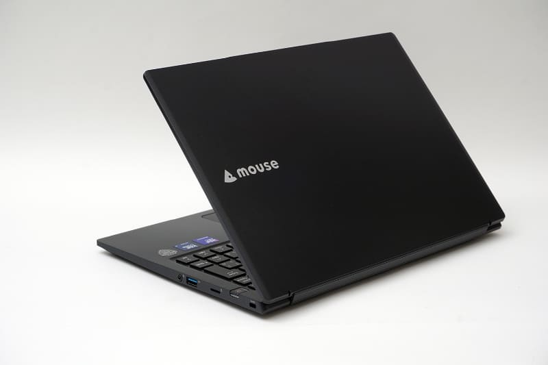 薄型でシンプルなデザイン