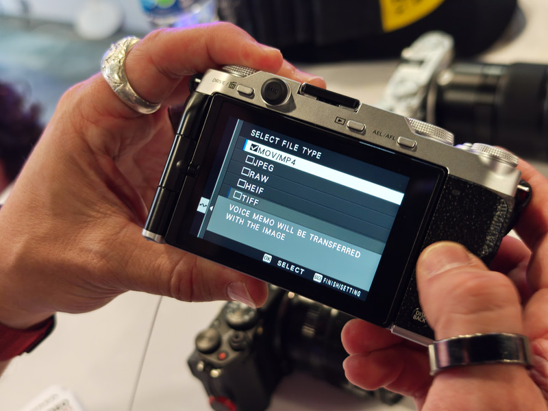 富士フイルムが今週発表したばかりの新製品「X-M5」ではプロキシには未対応で、動画そのもののアップロードに対応。そうした仕様になっているのは一般消費者向けの製品だから