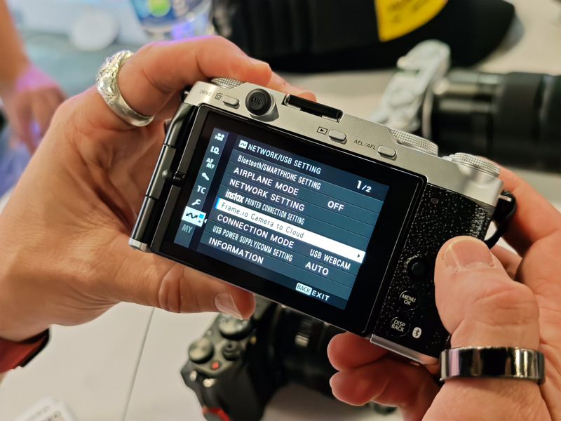 富士フイルムが今週発表したばかりの新製品「X-M5」ではプロキシには未対応で、動画そのもののアップロードに対応。そうした仕様になっているのは一般消費者向けの製品だから