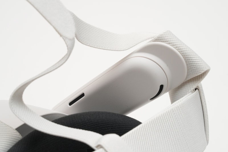 アームの両内側にはステレオスピーカーを配置