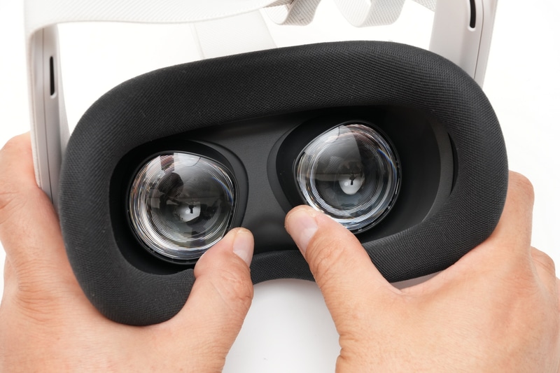 3位置IAD調整は指で直接動かす。ヘッドセットの付け外しは必要だが単純明快だ