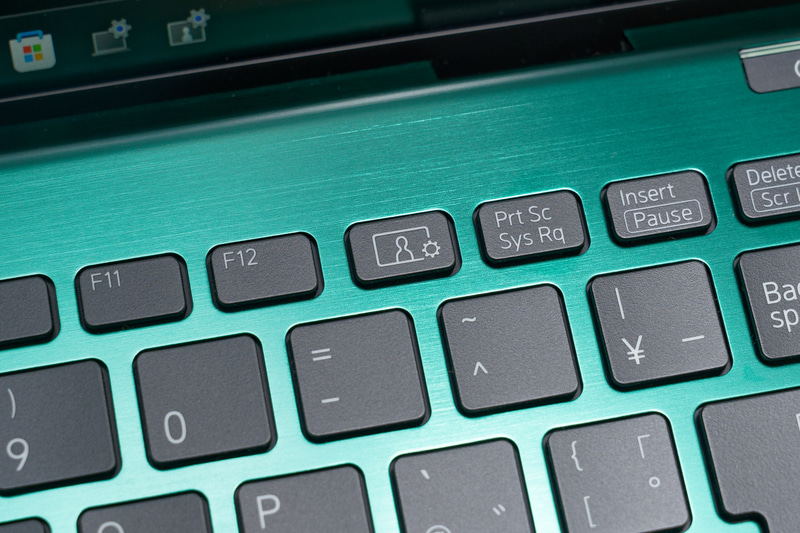 F12の隣にあるキーで「VAIO オンライン会話設定」が起動