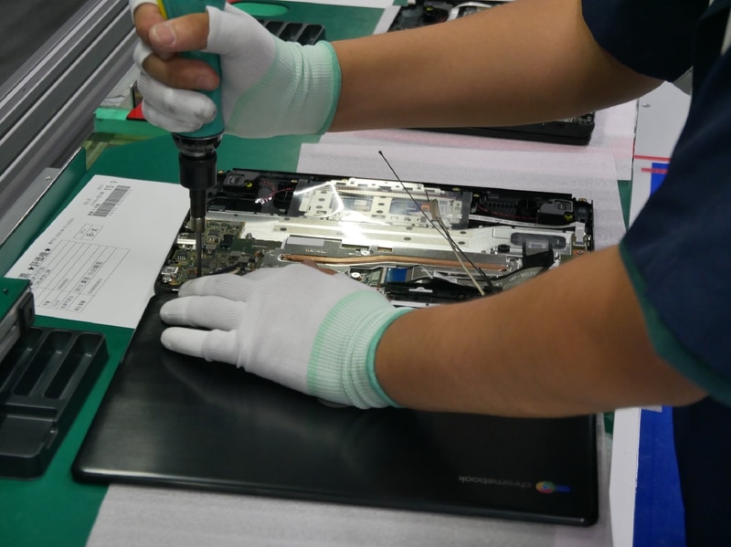 キーボード部と液晶部を組み合わせる