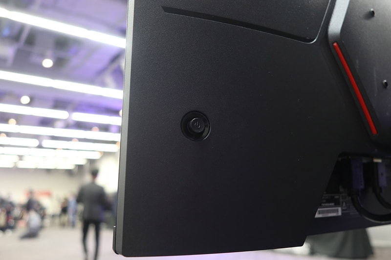 OSD操作はジョイスティックで直感的に行なえる