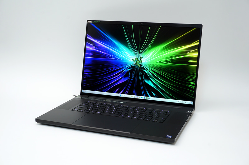 RazerのゲーミングノートPC「Razer Blade 18」(RZ09-0509TJK3-R3J1)。実売価格は71万円前後