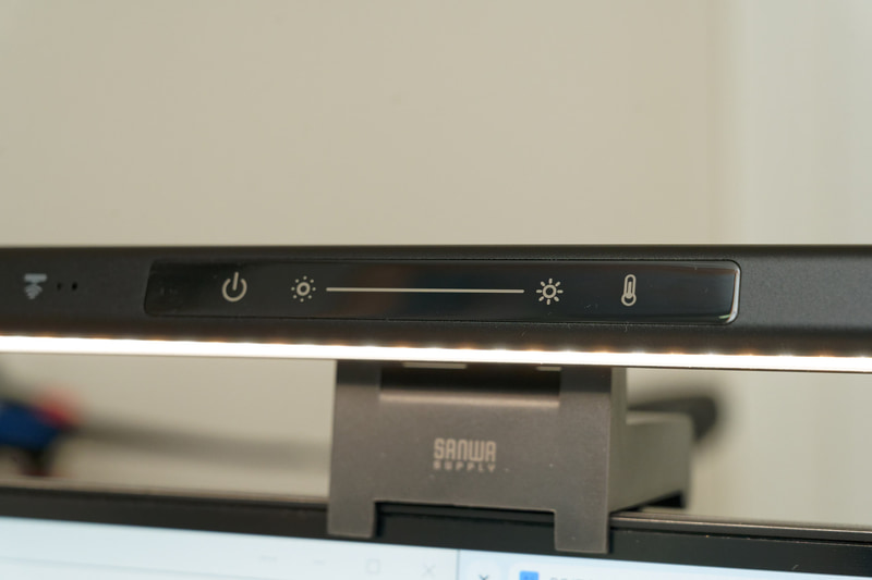 本体前面にあるセンサー式のボタン類