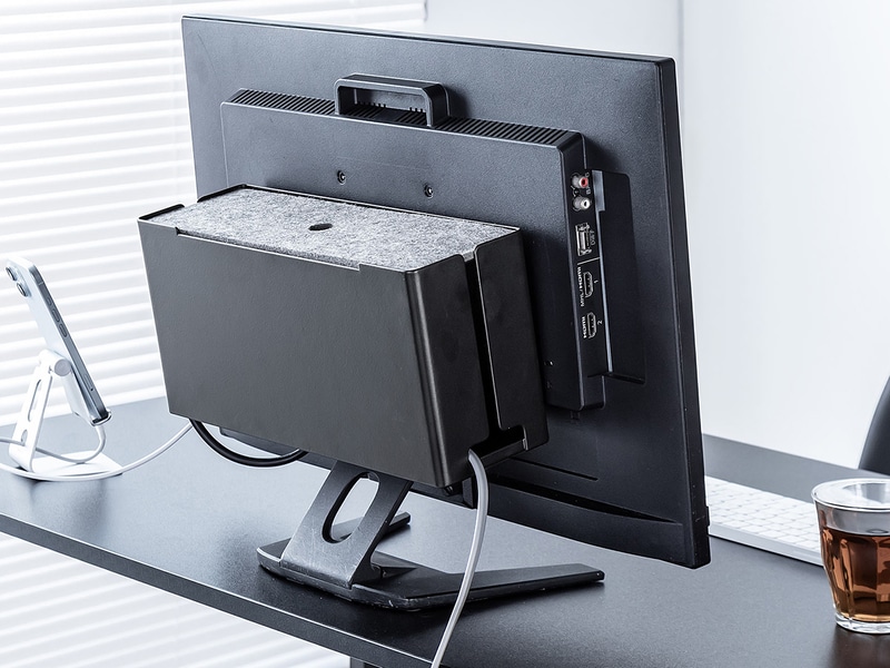 モニター背面に付けた際のイメージ(ブラックのみ)