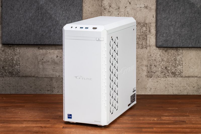 前面、天面、右側面はオールホワイトだ