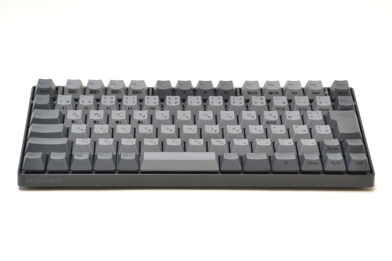 Bluetoothの接続先を4つ保存して切り替えられる。操作に使うキーはキーキャップ前面に書かれていて分かりやすい