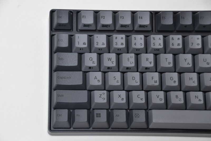 REALFORCE RC1は、左下にFnキーが追加された以外は、フルサイズキーボードの配置を極力守っている