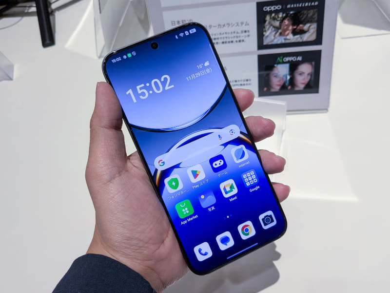 OPPO Find X8。スターグレー(左)とスペースブラック(右)