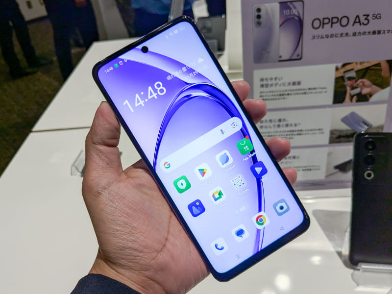 OPPO A3 5G。パープル(左)とブラック(右)