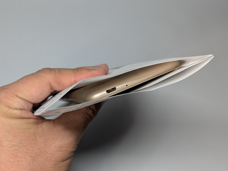 完全に封をするのではなく上下は空いた状態で構わないようだ