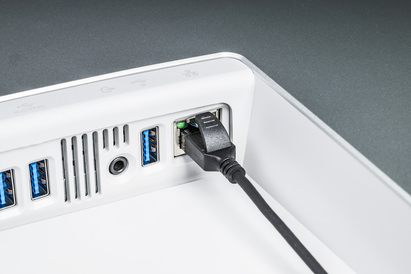 最大2.5Gbpsの有線LAN接続による安定した高速通信を実現できる