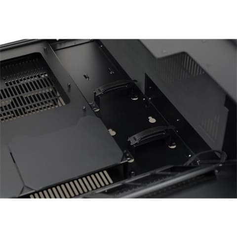 机の上で邪魔になるなら、机に入れちゃえ。Lian LiのPCケースを兼ねた