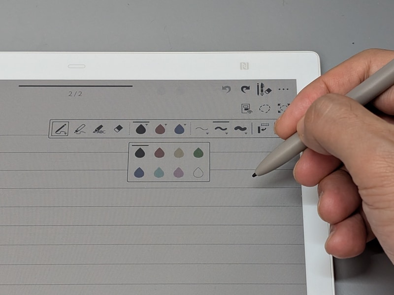 ノートを表示した状態で画面上部をタップし、右端のアイコンをタップすることでパレットを表示できる