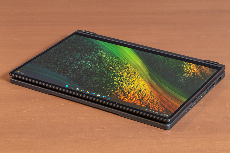 2in1仕様なので完全なタブレット型にも変形できる