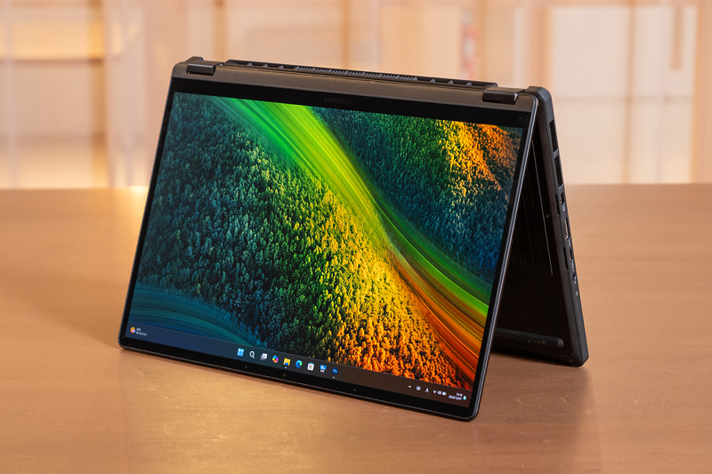 動画の視聴に便利なテント型にもできる