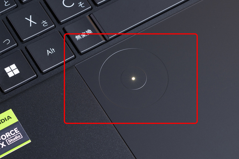 タッチパッドの左上に備わっている「ASUS DialPad」。タッチパッドの右上から左下にスワイプすることで有効化する