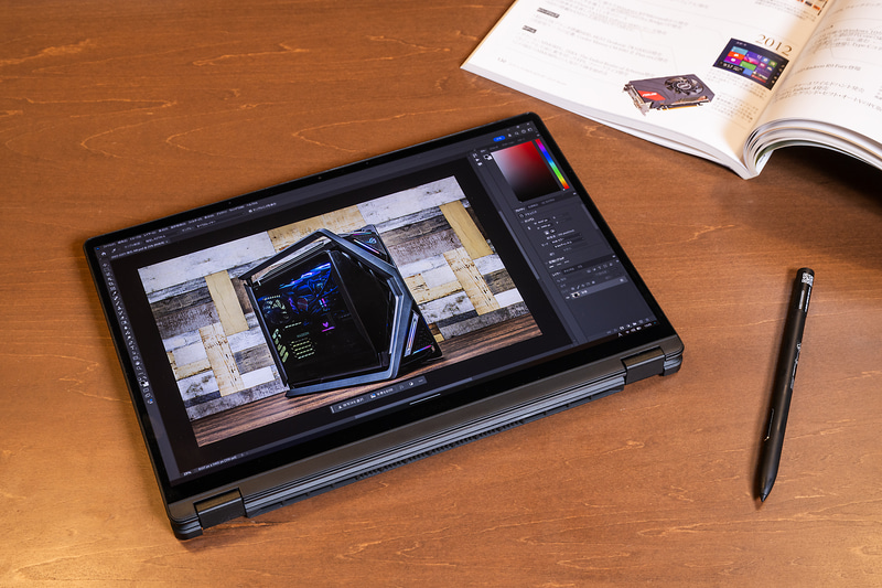 ASUS「<a href="https://www.asus.com/jp/laptops/for-creators/proart/proart-px13-hn7306/" class="n" target="_blank">ProArt PX13(HN7306)</a>」。直販サイトのASUS Storeでの価格は42万9,800円