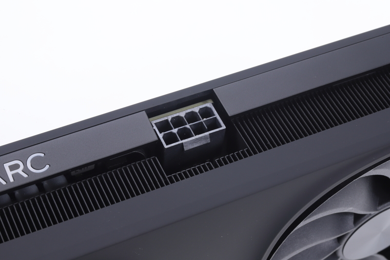 補助電源コネクタはPCIe 8ピン