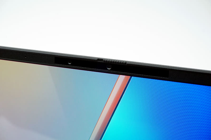 Webカメラは207万画素でWindows Hello対応