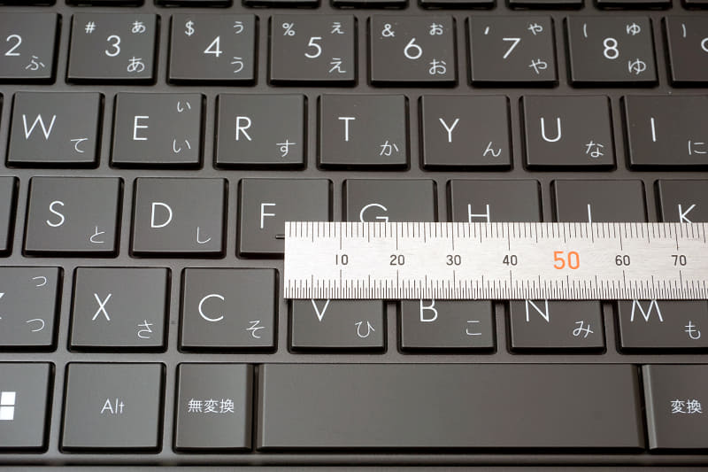 キーピッチは実測で約19mmと十分なサイズ