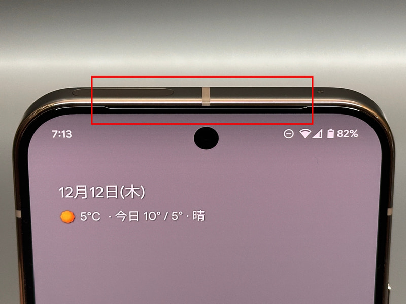 Pixelもやはり上部の若干へこんだ部分がスピーカー。幅はiPhoneよりも広め