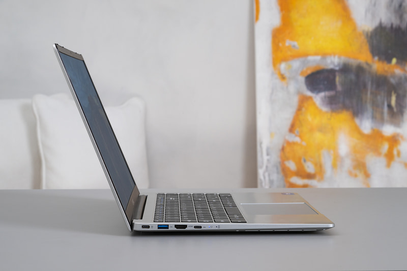 約16.8mmの薄型デザイン