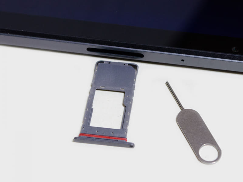 microSDスロット。上側面の右側にある