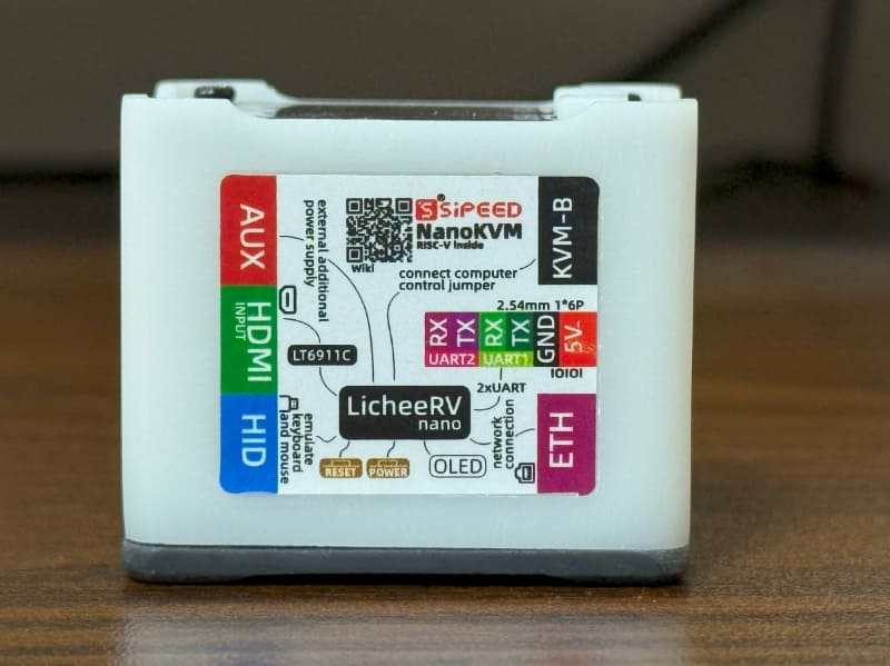 筐体側面に貼り付けられているシール