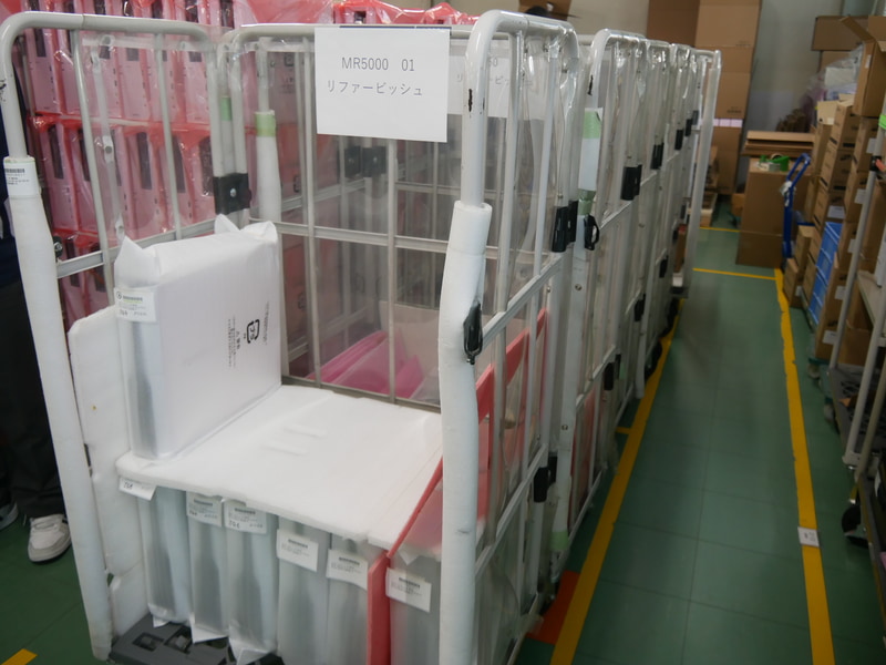 エプソンダイレクトの工場内に保管されているリファービッシュPC用の在庫。BTOにも対応する