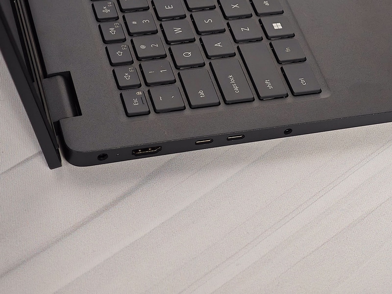 Dell Pro 14の右側面