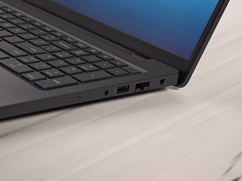 Dell Pro Max 16の左側面