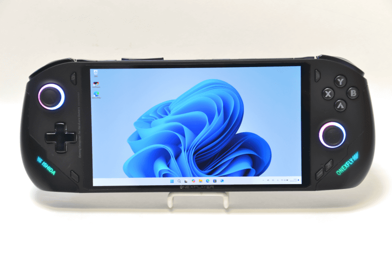 本機正面。余分のスペースが少なくシンプルな外見