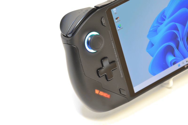 左側のボタン部。十字ボタンの形状が単純な十字なのがむしろ珍しく感じられる