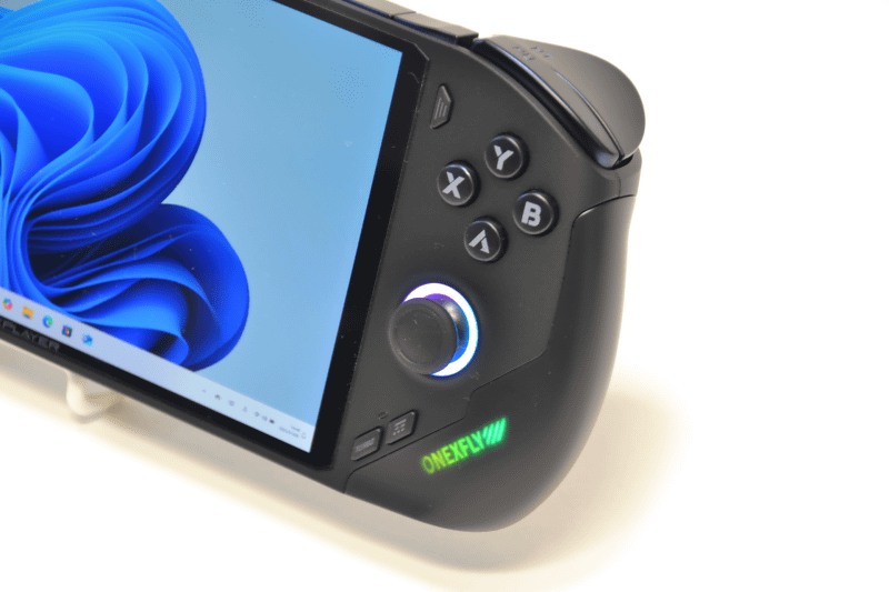 右側のボタン部。こちらもシンプル。下のボタンは設定アプリとソフトウェアキーボードの呼び出し