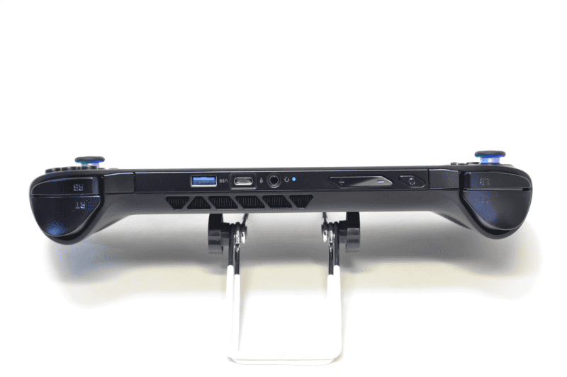 上部。L/Rボタンの中央寄りにあるのが拡張ボタン