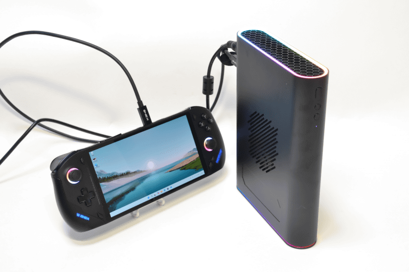 「ONEXGPU2」。縦置きの形状が格好いい