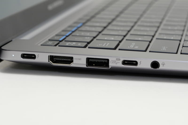 左側面にはThunderbolt 4 2基、HDMI、USB 3.2 Gen 2、3.5mmオーディオジャックを配置