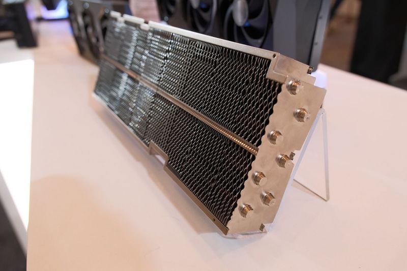 一部カードの分解モデルも