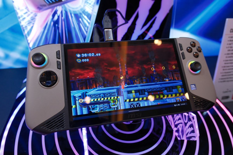 MSI、新型ポータブルゲーミングPCや600Hz液晶などを展示 - PC Watch